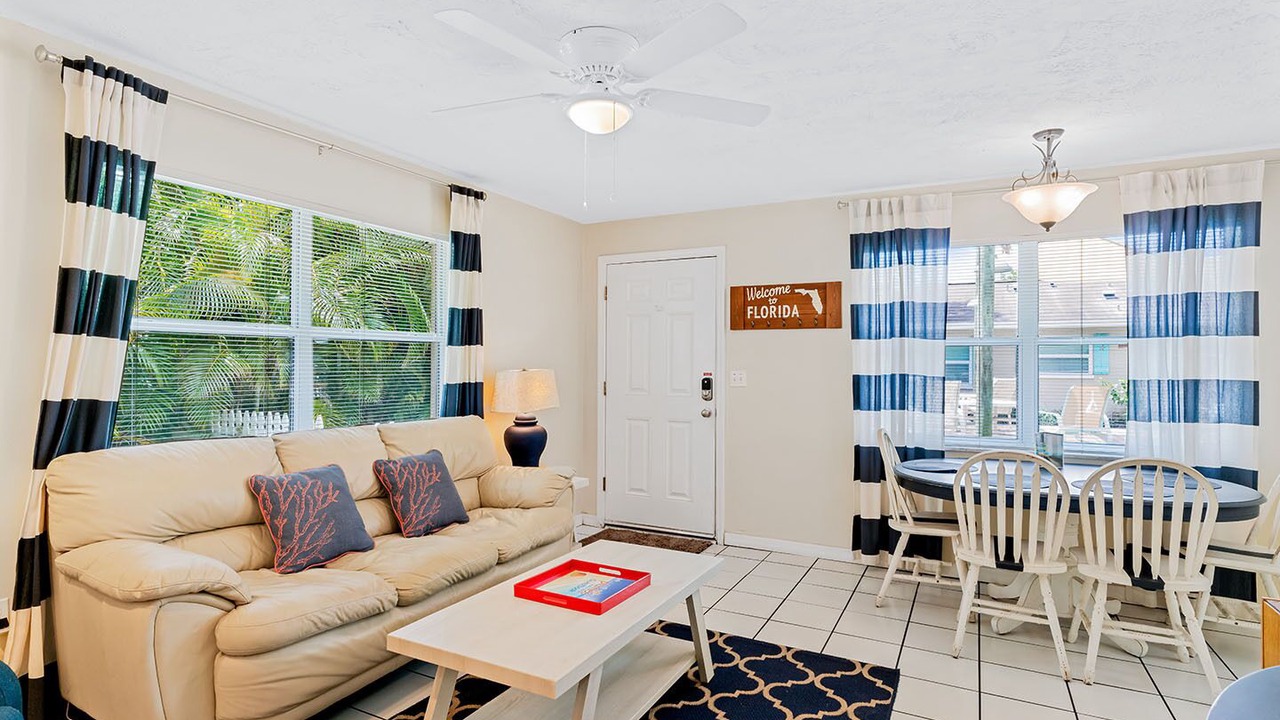Photo of Livingroom in Independence Square