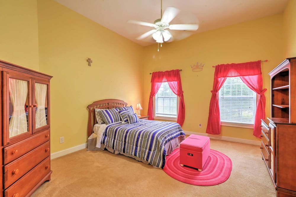 Photo of Bedroom in Zebulon