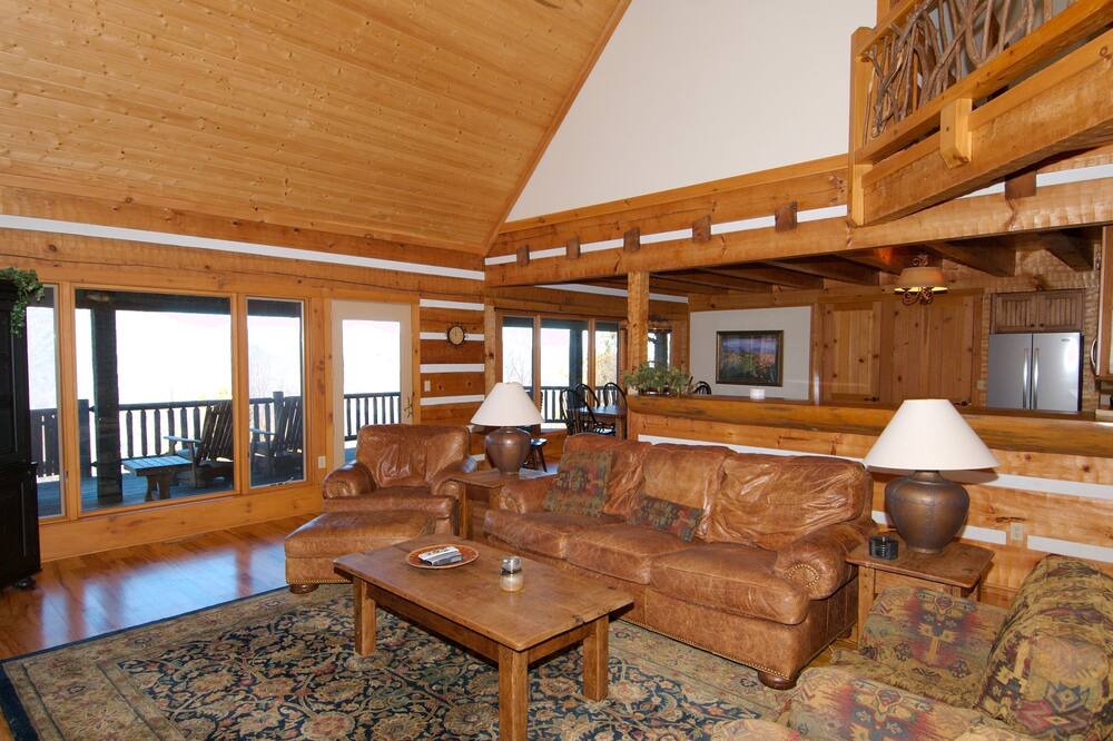 Photo of Livingroom in Waynesville