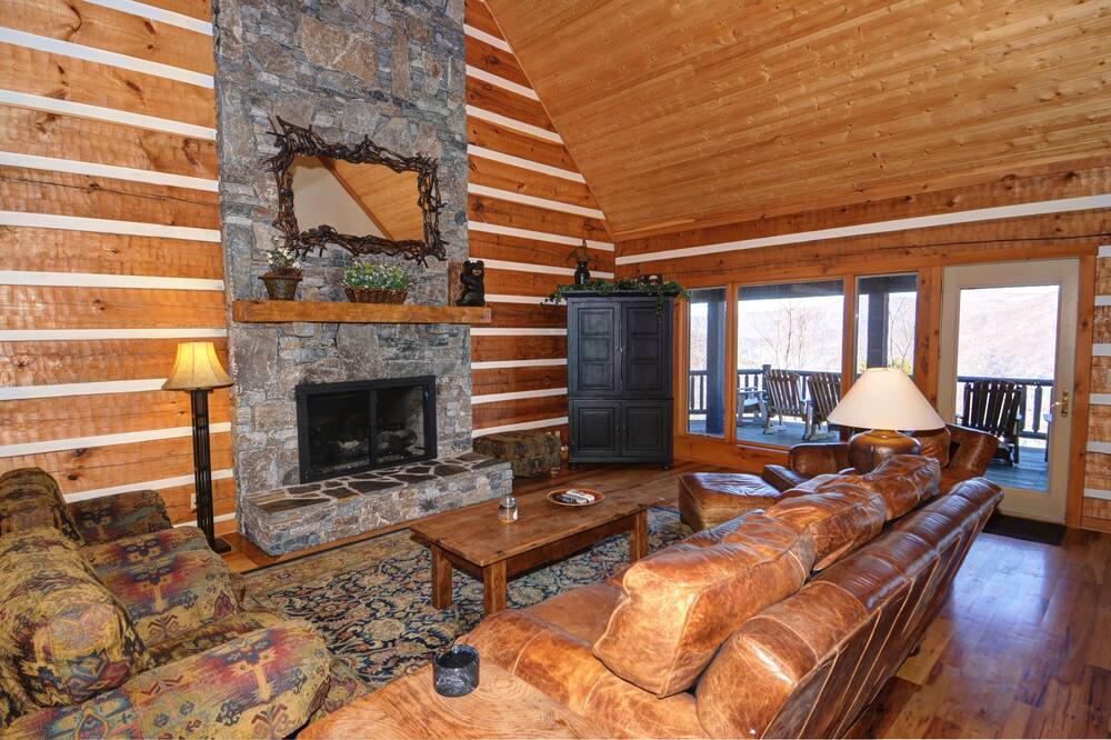 Photo of Livingroom in Waynesville