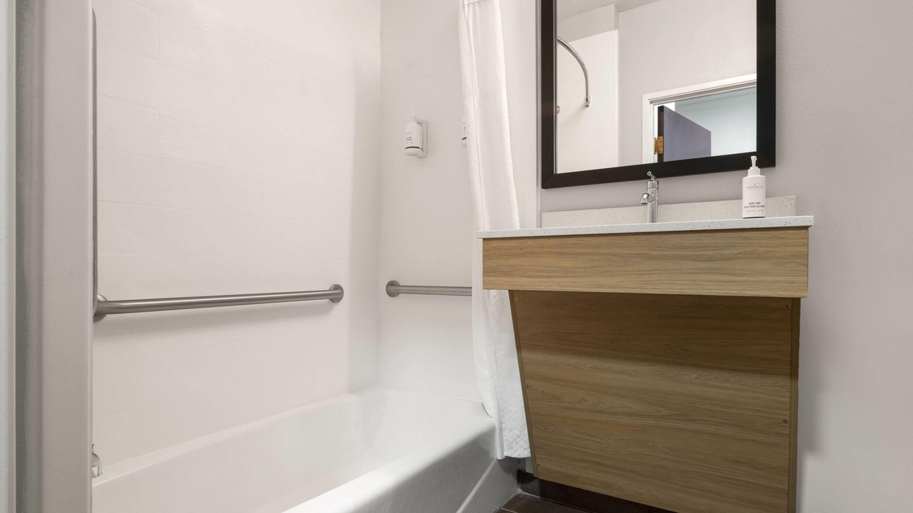 Photo of Bathroom in Garden City