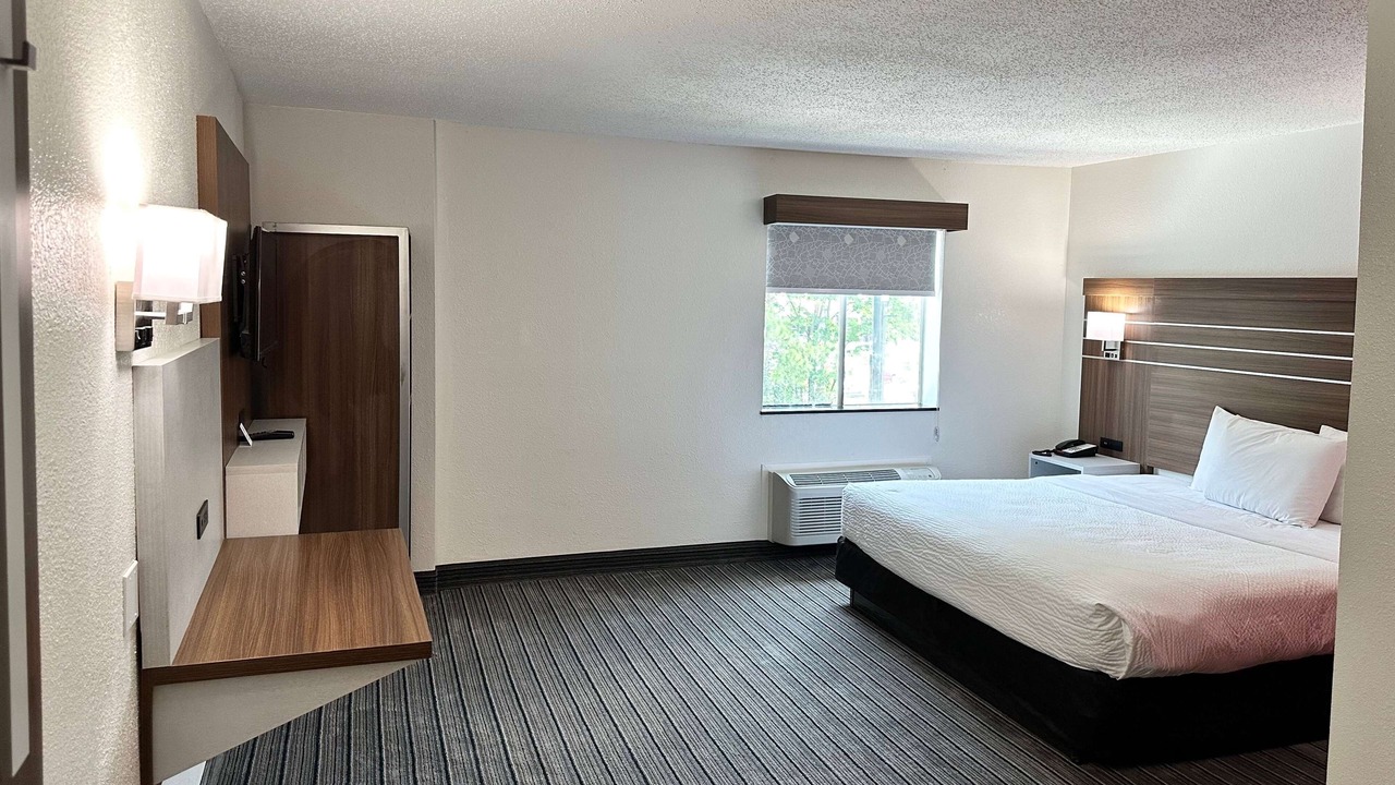 Photo of Bedroom in Lithia Springs