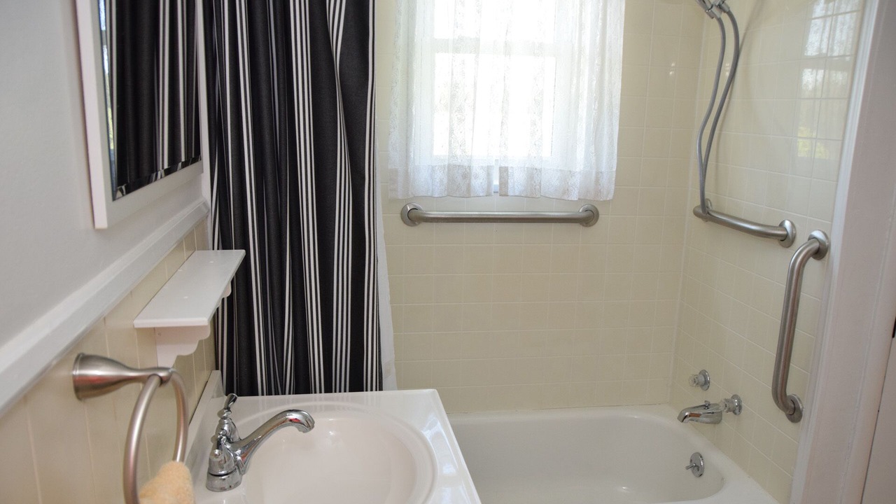 Photo of Bathroom in Jasper