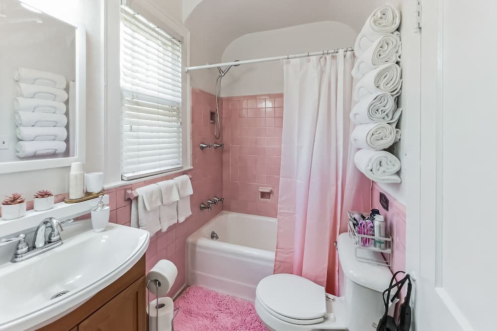 Photo of Bathroom in Eufaula