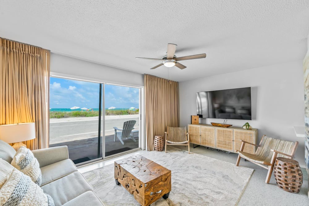 Photo of Livingroom in Whitney Beach