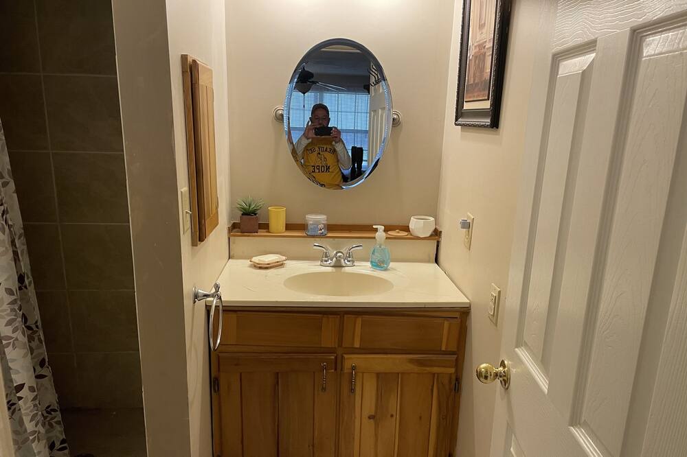 Photo of Bathroom in Cosby