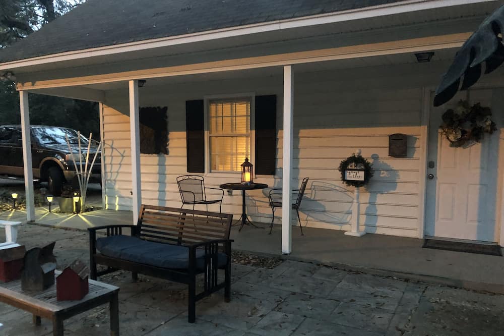 Photo of Patio Balcony in Summerville Historic District