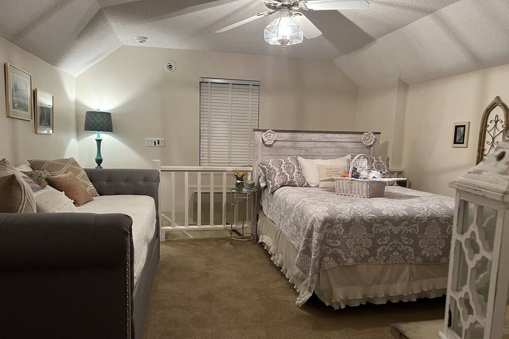 Photo of Bedroom in Summerville Historic District