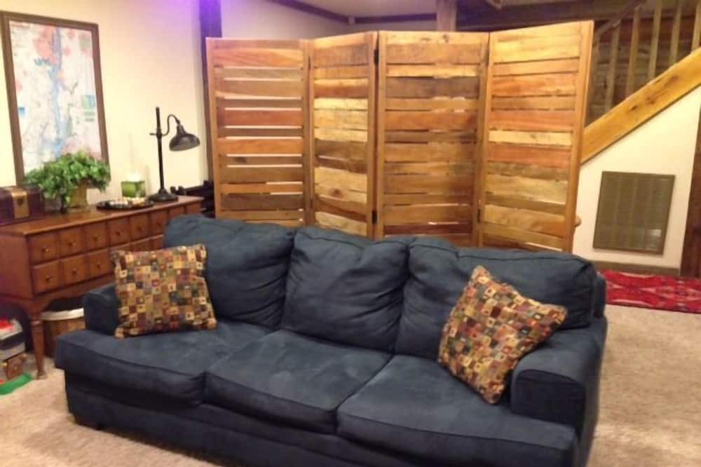 Photo of Livingroom in Guntersville