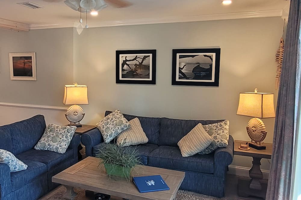 Photo of Livingroom in Jekyll Island