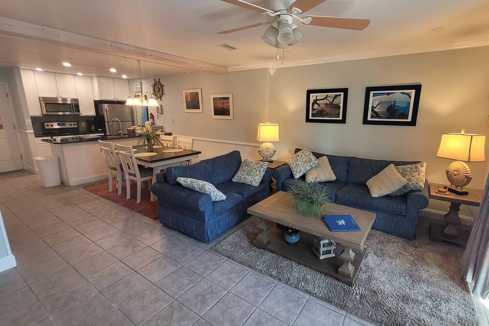 Photo of Livingroom in Jekyll Island
