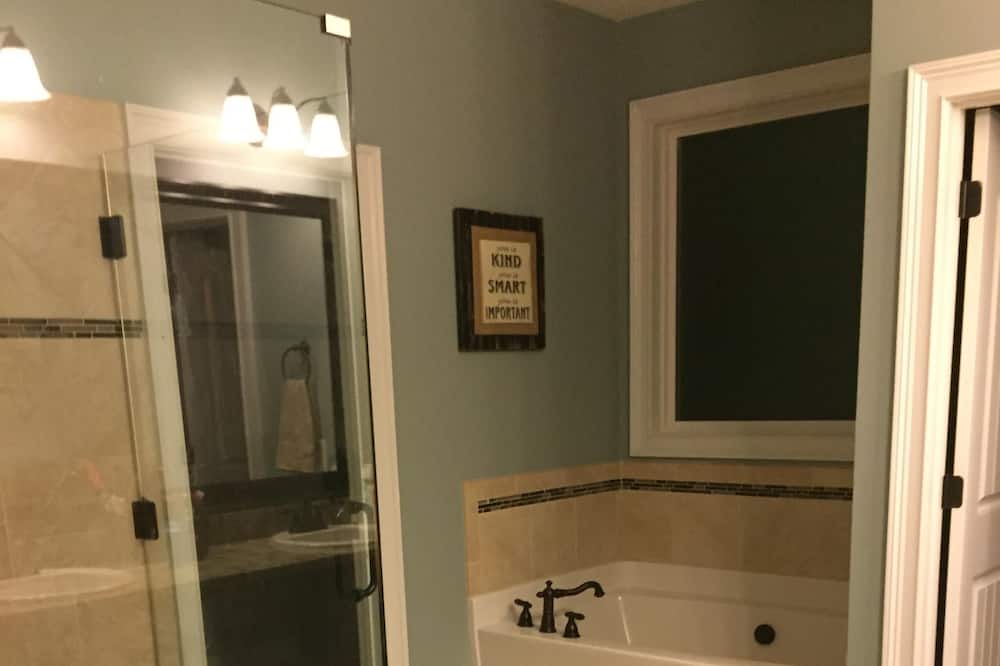 Photo of Bathroom in Riverwood Plantation