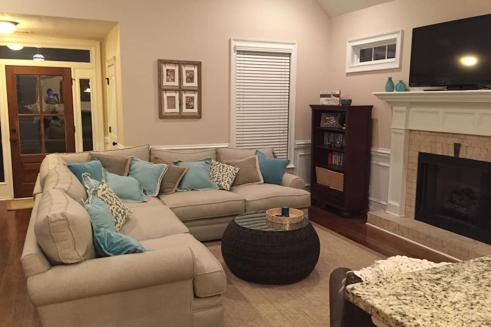 Photo of Livingroom in Riverwood Plantation