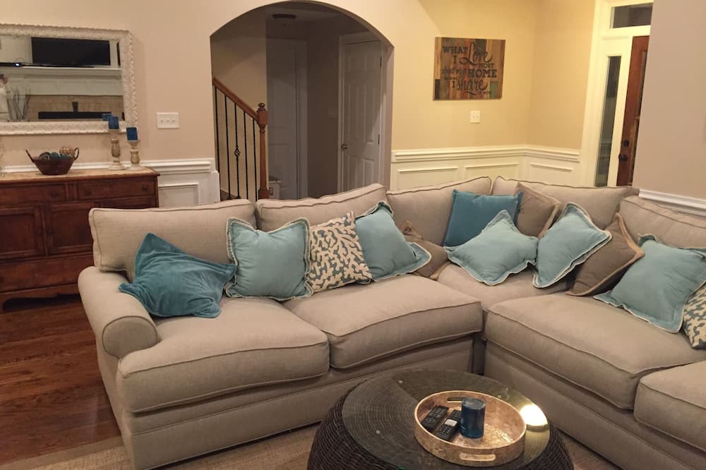 Photo of Livingroom in Riverwood Plantation