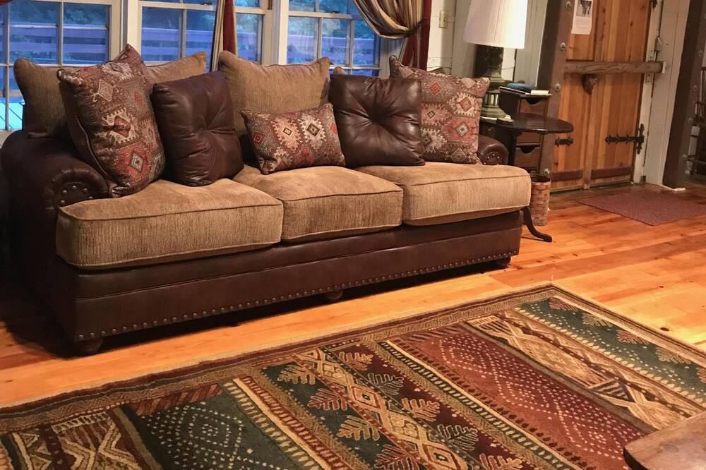 Photo of Livingroom in Canton