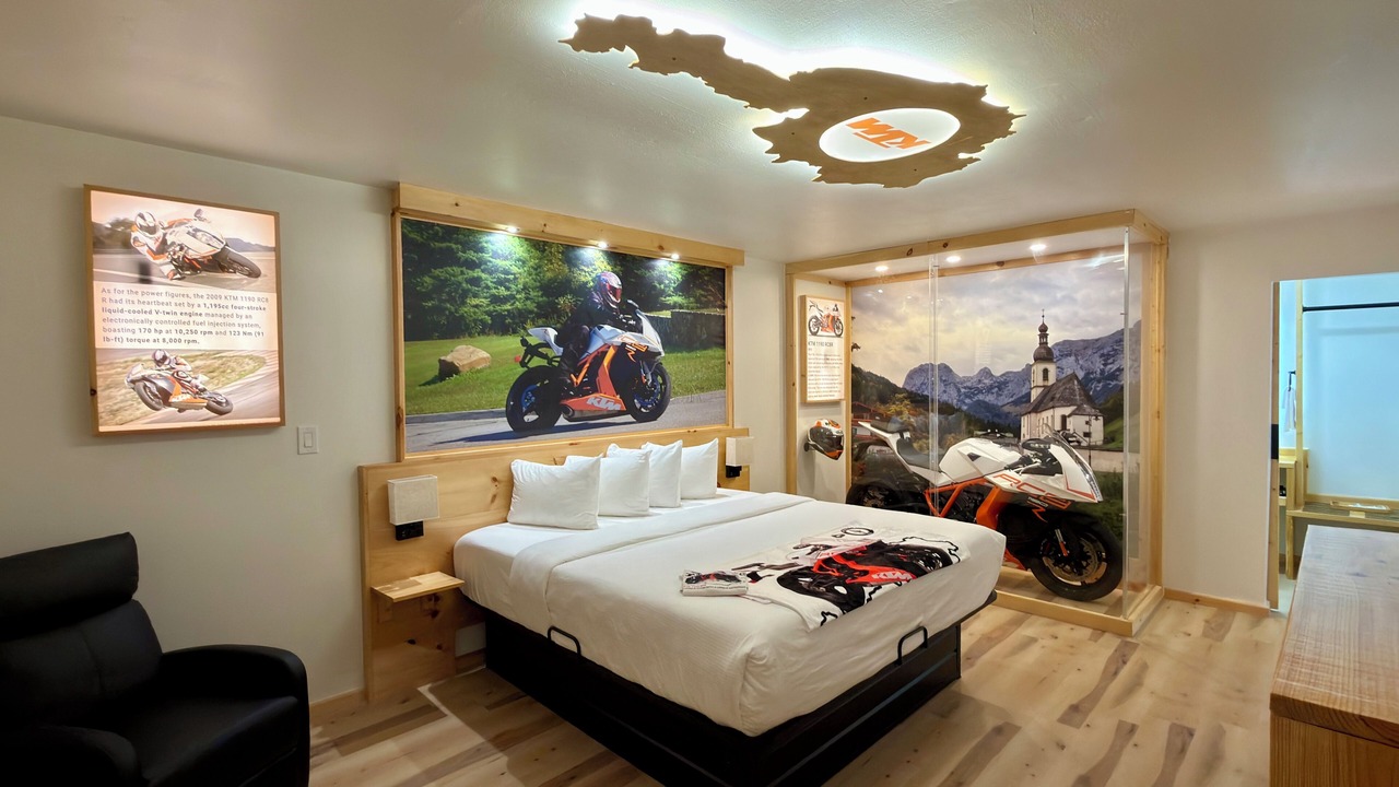 Photo of Bedroom in Kodak