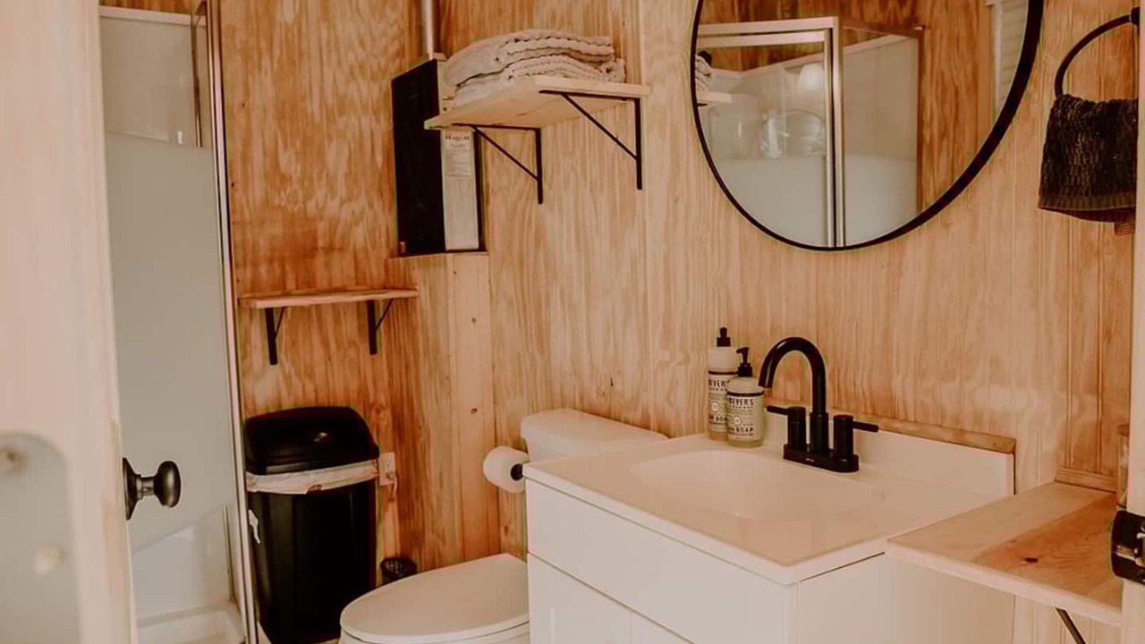 Photo of Bathroom in Cosby