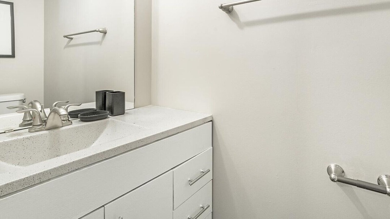 Photo of Bathroom in Morrow