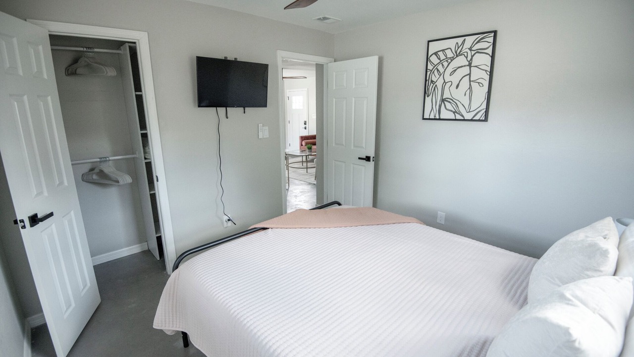 Photo of Bedroom in Pine Castle
