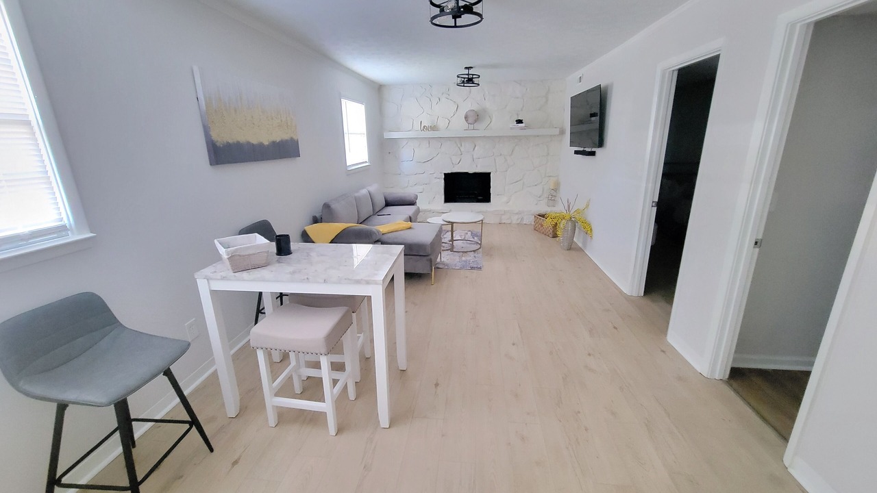 Photo of Livingroom in Riverdale