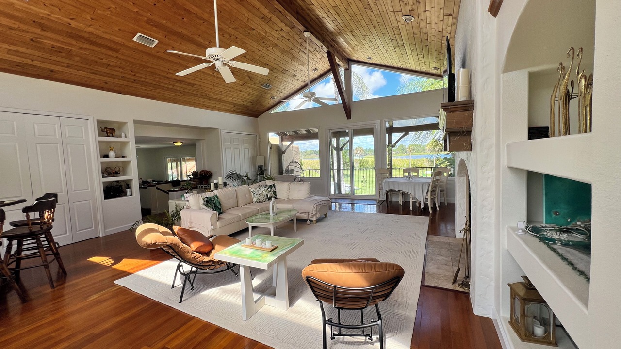 Photo of Livingroom in Deltona Lakes
