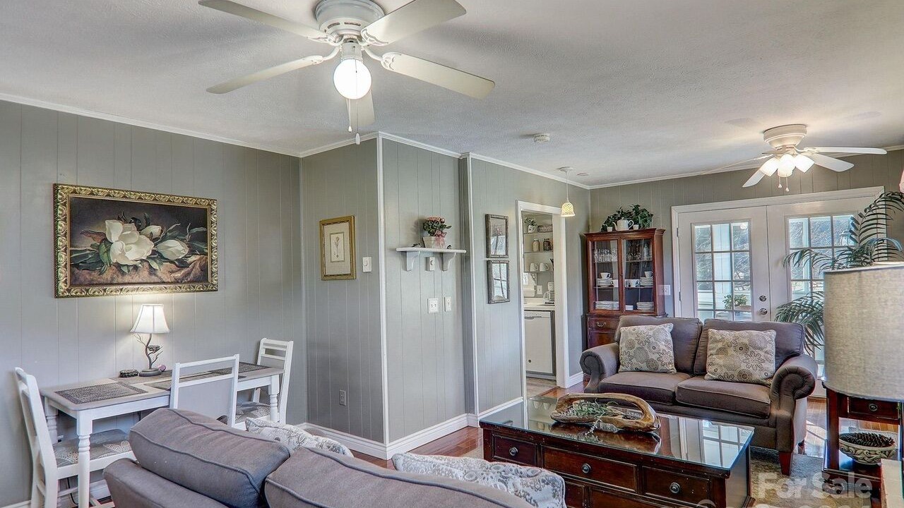 Photo of Livingroom in Maggie Valley