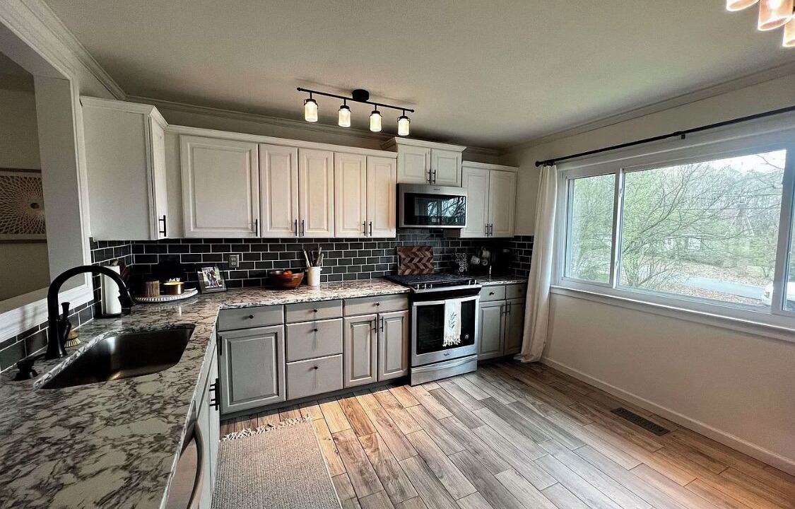 Photo of Kitchen in Guntersville