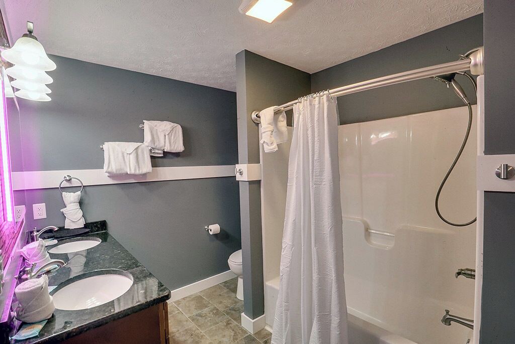 Photo of Bathroom in Kodak