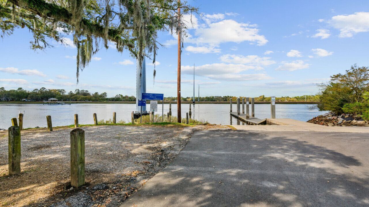 Photo of Outdoor in Riverland Terrace