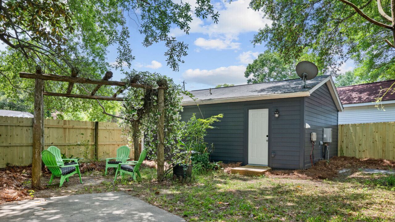 Photo of Outdoor in Riverland Terrace