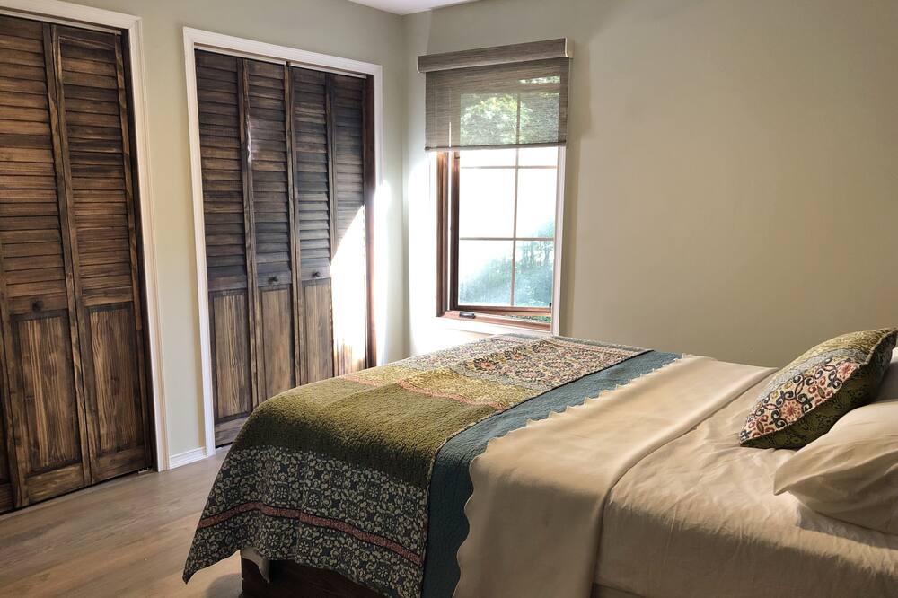 Photo of Bedroom in Salem
