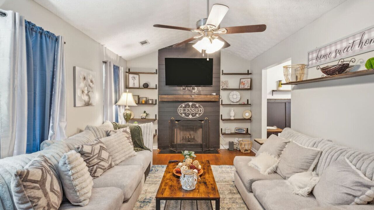 Photo of Livingroom in Monticello