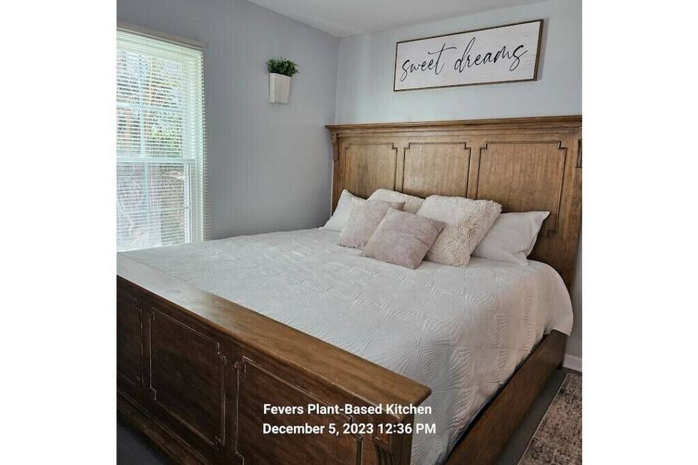 Photo of Bedroom in Crestline Heights