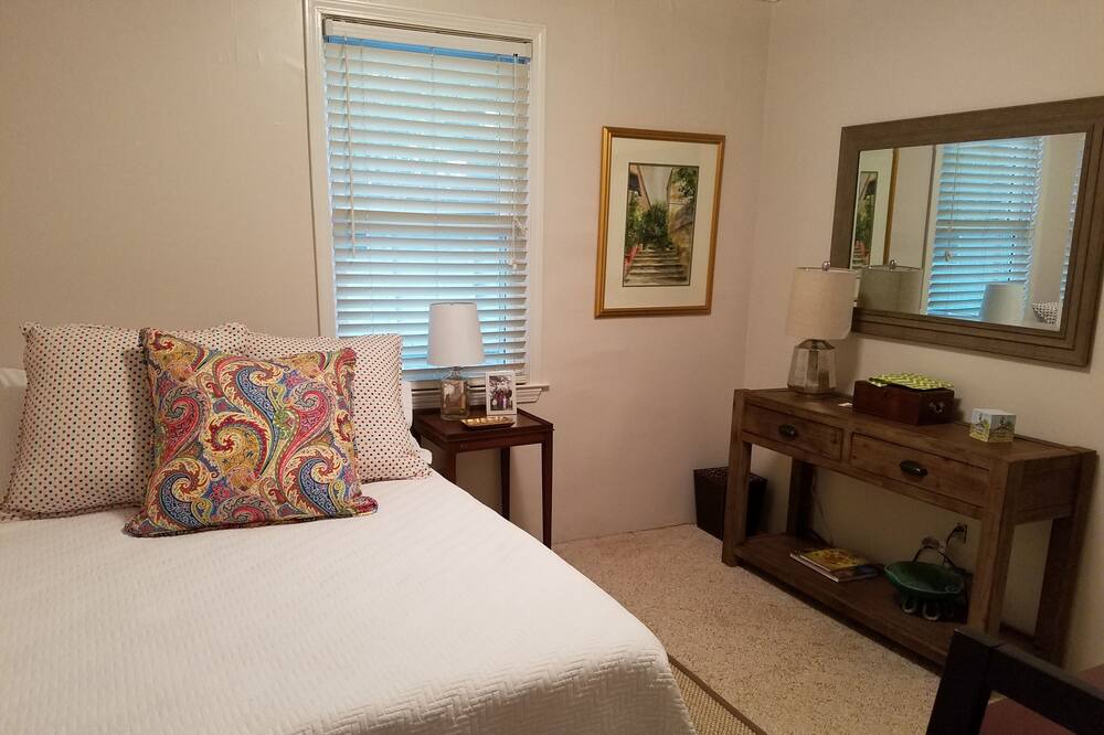 Photo of Bedroom in Forest Hills
