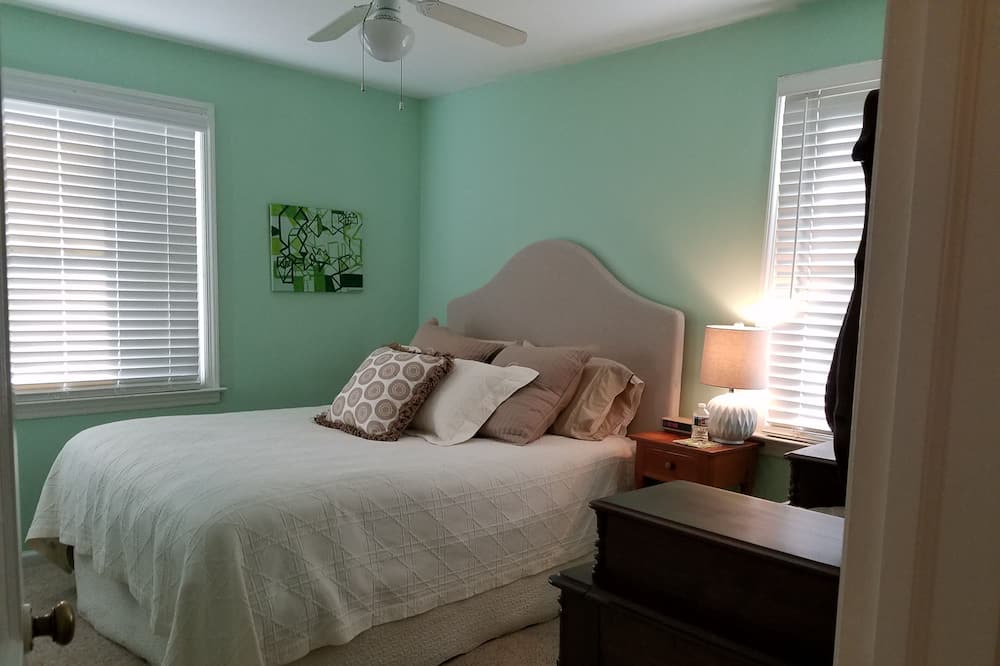 Photo of Bedroom in Forest Hills