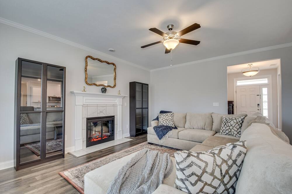 Photo of Livingroom in Canterbury Farms