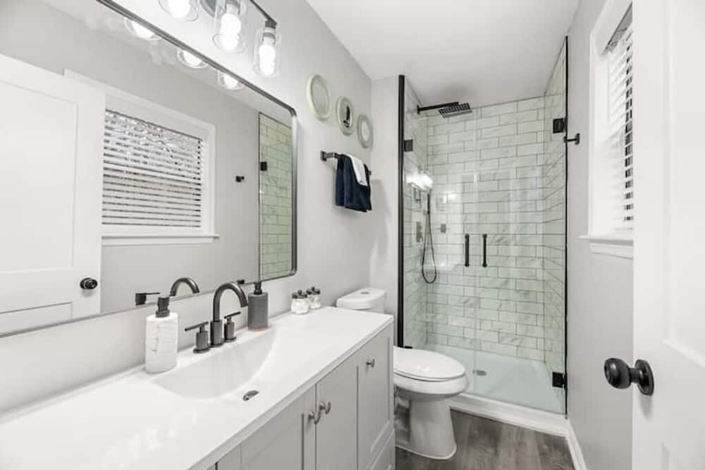 Photo of Bathroom in Morrow