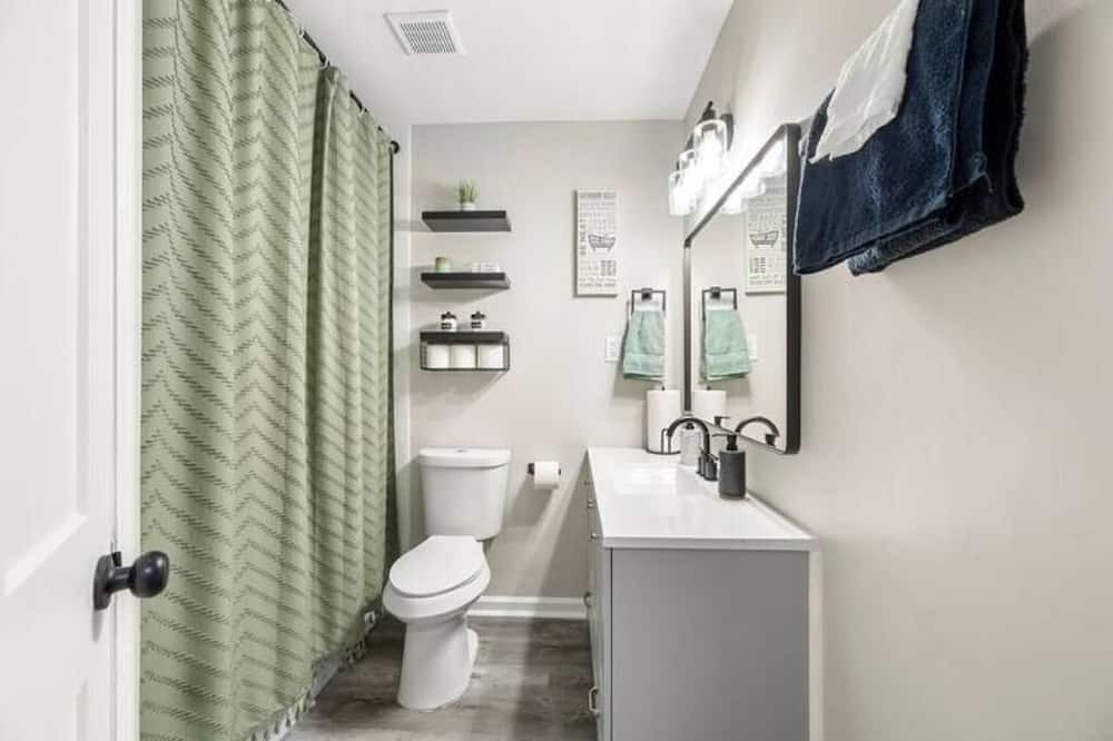 Photo of Bathroom in Morrow