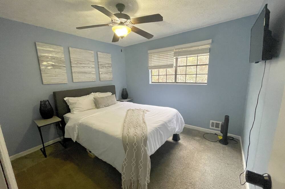 Photo of Bedroom in Powder Springs