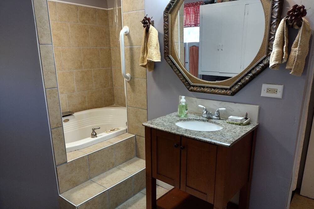 Photo of Bathroom in Dock Junction