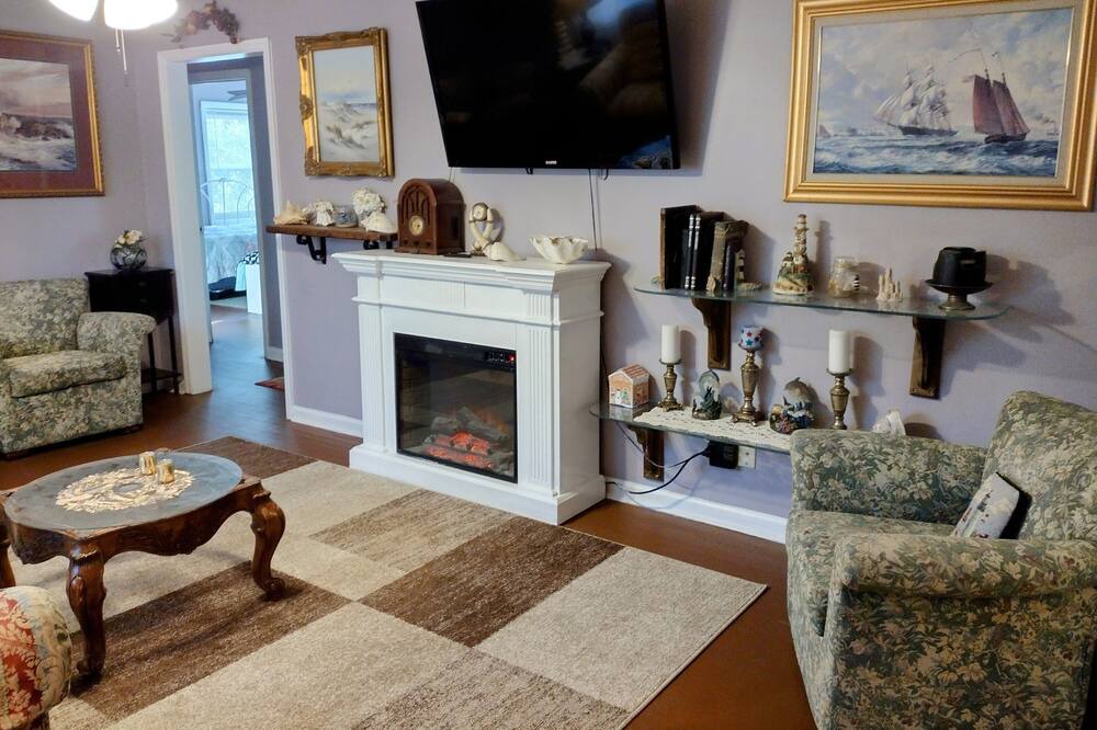 Photo of Livingroom in Dock Junction