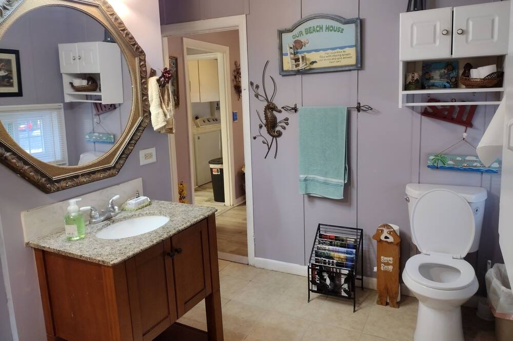 Photo of Bathroom in Dock Junction