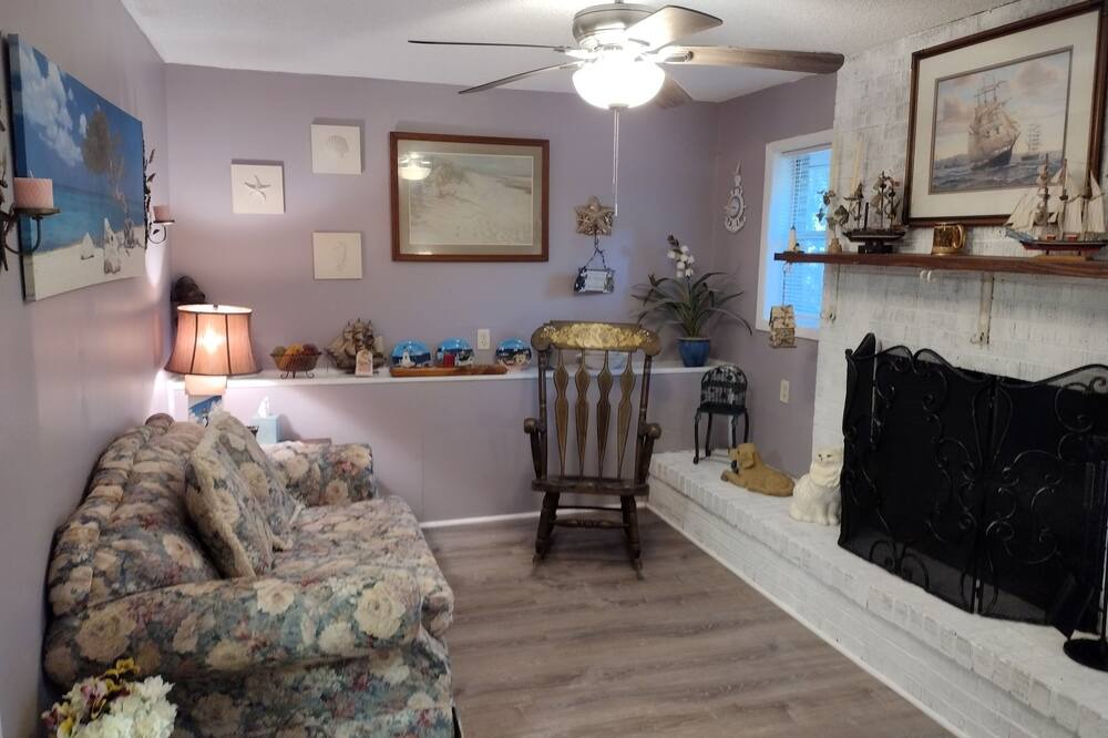 Photo of Livingroom in Dock Junction