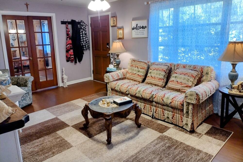 Photo of Livingroom in Dock Junction