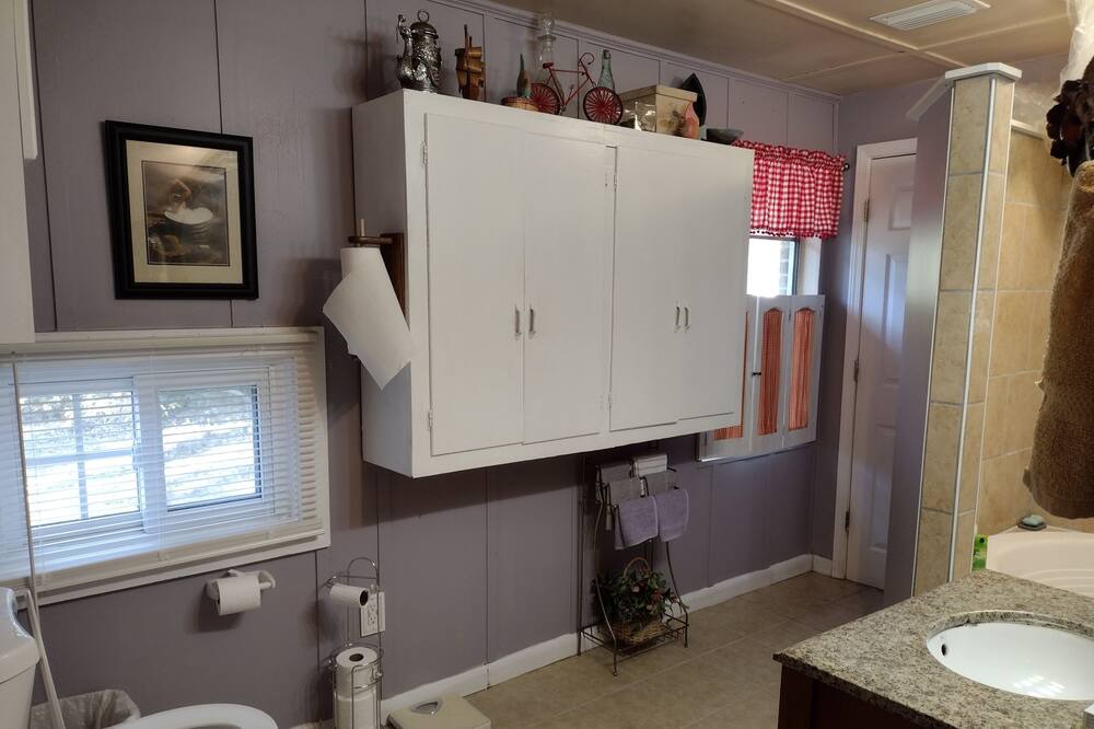 Photo of Bathroom in Dock Junction