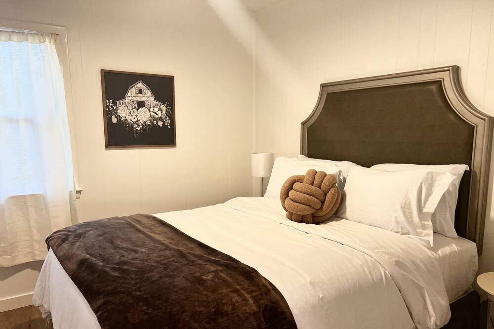 Photo of Bedroom in Perry