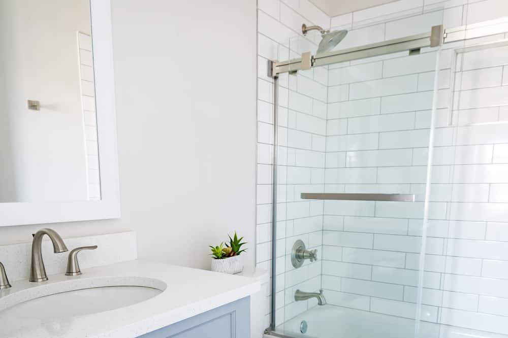 Photo of Bathroom in Hitch Village - Fred Wessels Homes