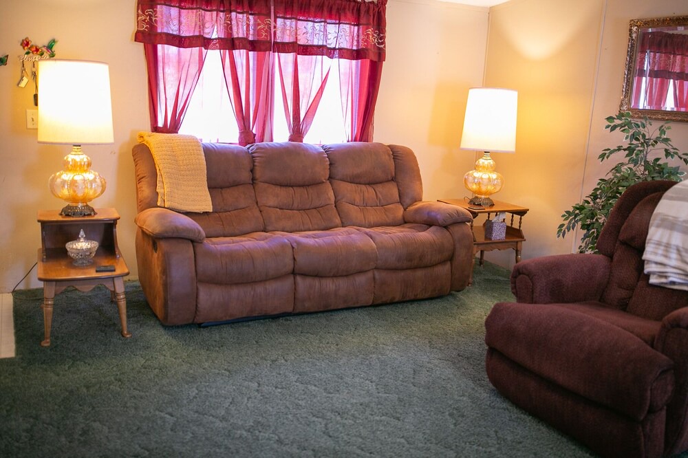 Photo of Livingroom in Cheatham County
