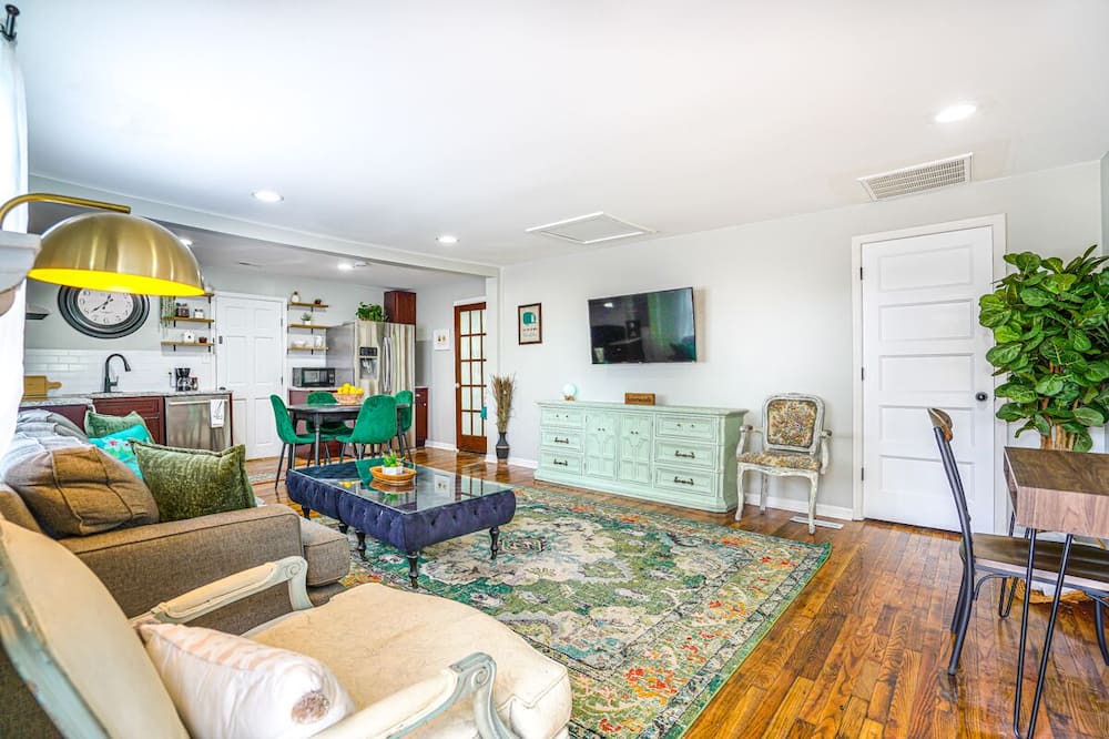 Photo of Livingroom in Laceys Spring
