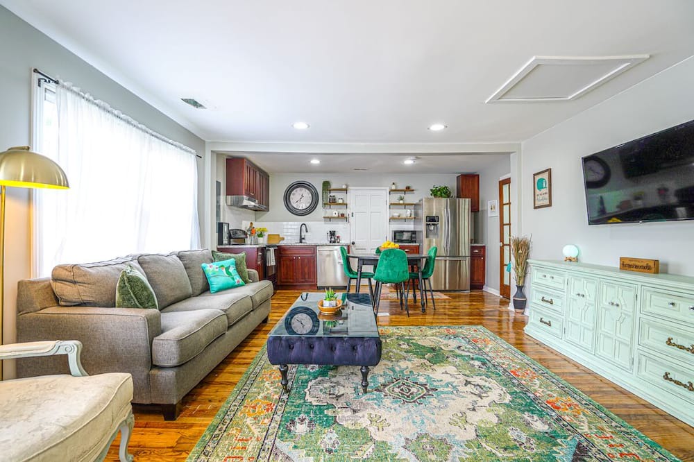 Photo of Livingroom in Laceys Spring